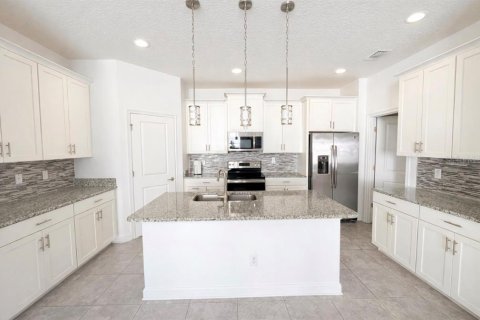 House in STOREY LAKE in Kissimmee, Florida 4 bedrooms, 201.23 sq.m. № 2092318 - photo 7