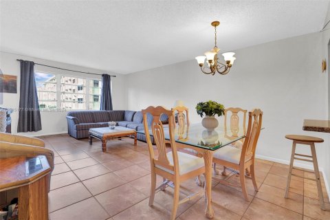 Condominio en venta en Hallandale Beach, Florida, 1 dormitorio, 71.53 m2 № 1707807 - foto 7