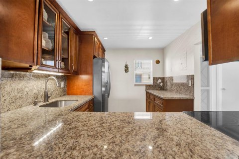 Condominio en venta en Hallandale Beach, Florida, 1 dormitorio, 71.53 m2 № 1707807 - foto 5
