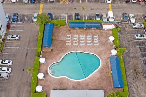 Condominio en venta en Hallandale Beach, Florida, 1 dormitorio, 71.53 m2 № 1707807 - foto 23