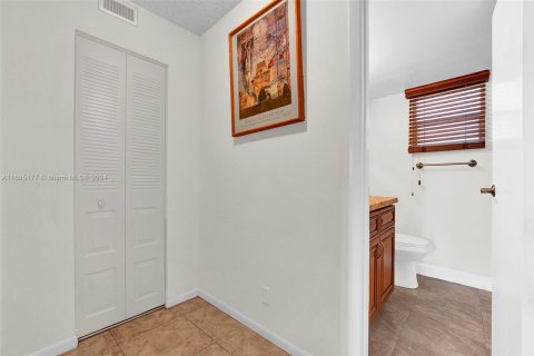 Condominio en venta en Hallandale Beach, Florida, 1 dormitorio, 71.53 m2 № 1707807 - foto 13