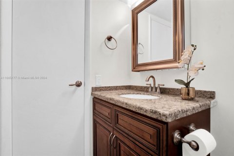 Condominio en venta en Hallandale Beach, Florida, 1 dormitorio, 71.53 m2 № 1707807 - foto 16