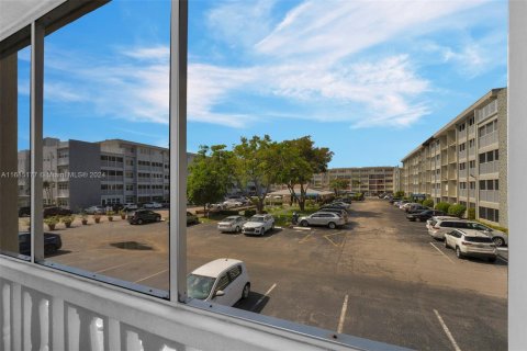 Condominio en venta en Hallandale Beach, Florida, 1 dormitorio, 71.53 m2 № 1707807 - foto 20