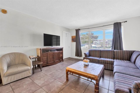 Condominio en venta en Hallandale Beach, Florida, 1 dormitorio, 71.53 m2 № 1707807 - foto 11