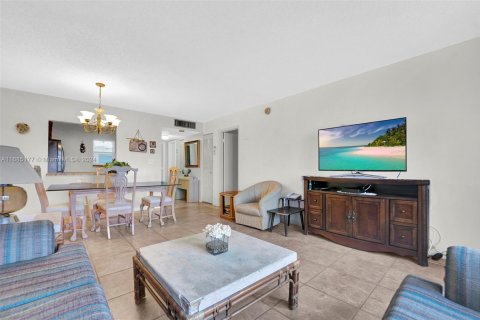 Condominio en venta en Hallandale Beach, Florida, 1 dormitorio, 71.53 m2 № 1707807 - foto 9