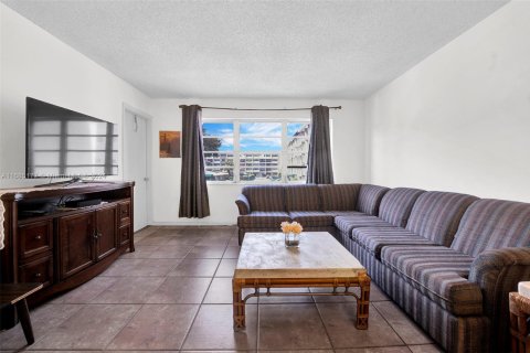 Condominio en venta en Hallandale Beach, Florida, 1 dormitorio, 71.53 m2 № 1707807 - foto 8
