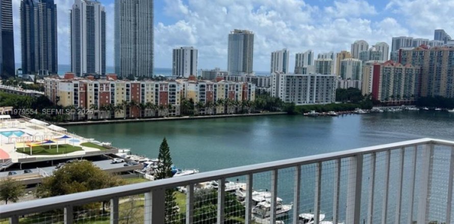 Condominio en Sunny Isles Beach, Florida, 2 dormitorios  № 2046110