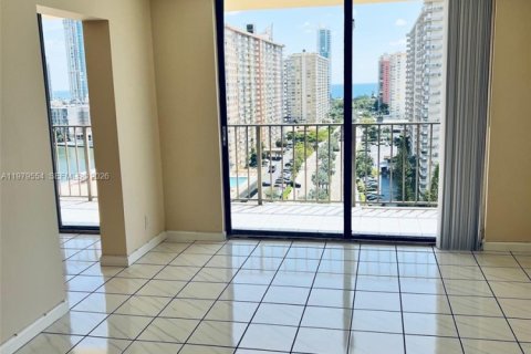 Condominio en alquiler en Sunny Isles Beach, Florida, 2 dormitorios, 115.2 m2 № 2046110 - foto 8