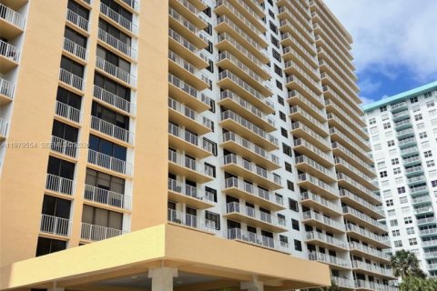 Condominio en alquiler en Sunny Isles Beach, Florida, 2 dormitorios, 115.2 m2 № 2046110 - foto 15
