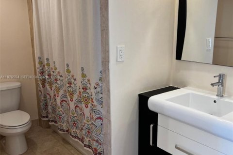 Condominio en alquiler en Sunny Isles Beach, Florida, 2 dormitorios, 115.2 m2 № 2046110 - foto 12