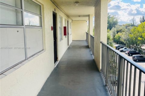 Купить кондоминиум в Лодердейл-Лейкс, Флорида 2 спальни, 89.19м2, № 2006101 - фото 14