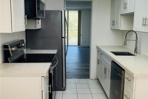 Купить кондоминиум в Лодердейл-Лейкс, Флорида 2 спальни, 89.19м2, № 2006101 - фото 3