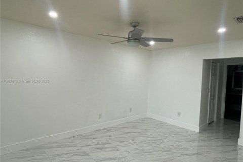 Condo in Homestead, Florida, 2 bedrooms  № 1828713 - photo 15