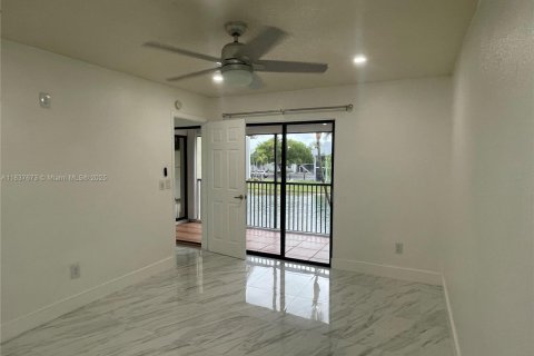 Condo in Homestead, Florida, 2 bedrooms  № 1828713 - photo 16