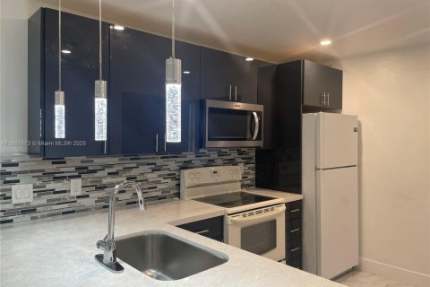 Condo in Homestead, Florida, 2 bedrooms  № 1828713 - photo 7