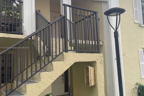 Condo in Homestead, Florida, 2 bedrooms  № 1828713 - photo 1