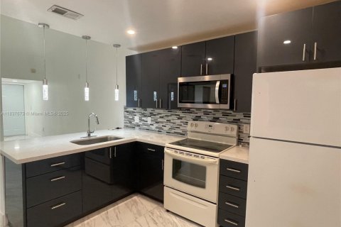 Condo in Homestead, Florida, 2 bedrooms  № 1828713 - photo 8