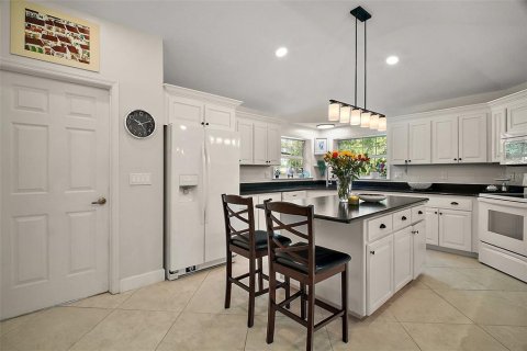 House in Eustis, Florida 5 bedrooms, 297.29 sq.m. № 1754462 - photo 11
