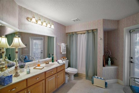 House in Eustis, Florida 5 bedrooms, 297.29 sq.m. № 1754462 - photo 9