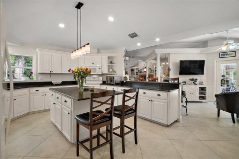 House in Eustis, Florida 5 bedrooms, 297.29 sq.m. № 1754462 - photo 12