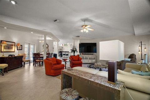 House in Eustis, Florida 5 bedrooms, 297.29 sq.m. № 1754462 - photo 6