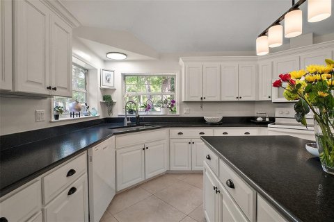 House in Eustis, Florida 5 bedrooms, 297.29 sq.m. № 1754462 - photo 13
