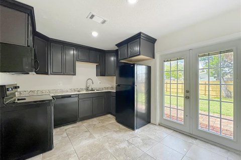 House in New Port Richey, Florida 3 bedrooms, 93.65 sq.m. № 1824397 - photo 4