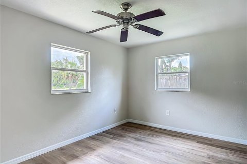 House in New Port Richey, Florida 3 bedrooms, 93.65 sq.m. № 1824397 - photo 11