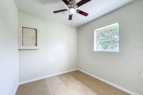 House in New Port Richey, Florida 3 bedrooms, 93.65 sq.m. № 1824397 - photo 7
