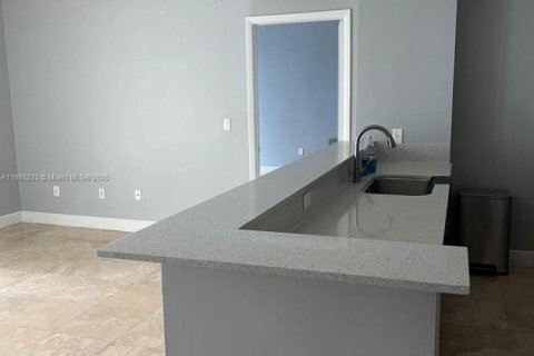 Снять в аренду квартиру в Майами, Флорида 2 спальни, 94.76м2, № 1957735 - фото 2