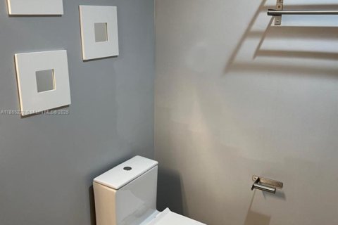 Снять в аренду квартиру в Майами, Флорида 2 спальни, 94.76м2, № 1957735 - фото 5