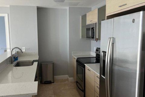 Снять в аренду квартиру в Майами, Флорида 2 спальни, 94.76м2, № 1957735 - фото 3