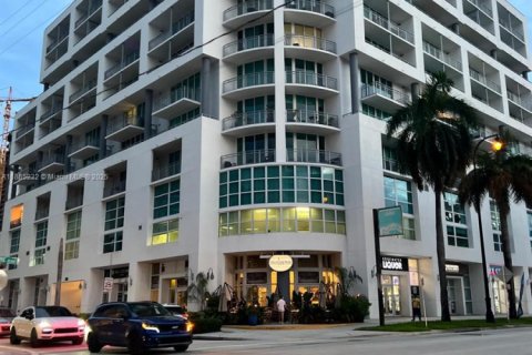 Снять в аренду квартиру в Майами, Флорида 2 спальни, 94.76м2, № 1957735 - фото 1