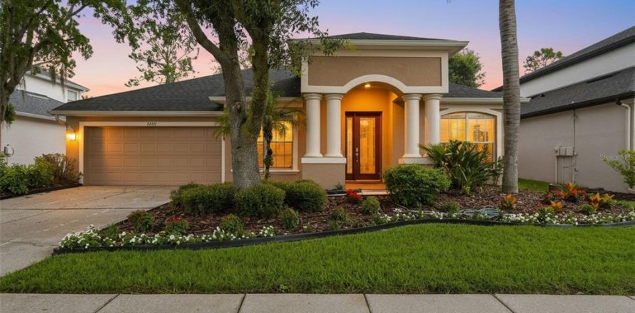 Villa ou maison à Wesley Chapel, Floride 4 chambres, 245.54 m2 № 2415253