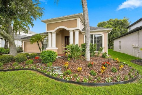 Villa ou maison à louer à Wesley Chapel, Floride: 4 chambres, 245.54 m2 № 2415253 - photo 2