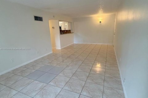 Copropriété à louer à Hollywood, Floride: 2 chambres, 82.13 m2 № 1971600 - photo 12