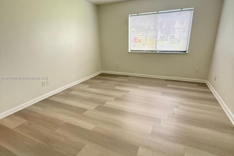 Copropriété à louer à Hollywood, Floride: 2 chambres, 82.13 m2 № 1971600 - photo 6