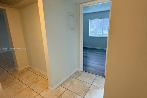 Copropriété à louer à Hollywood, Floride: 2 chambres, 82.13 m2 № 1971600 - photo 10