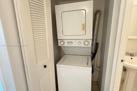 Copropriété à louer à Hollywood, Floride: 2 chambres, 82.13 m2 № 1971600 - photo 19