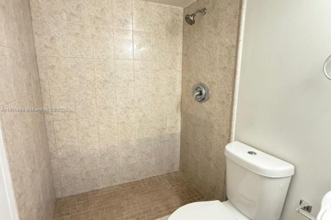 Copropriété à louer à Hollywood, Floride: 2 chambres, 82.13 m2 № 1971600 - photo 21