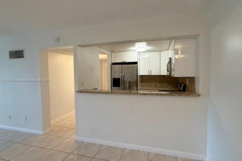 Copropriété à louer à Hollywood, Floride: 2 chambres, 82.13 m2 № 1971600 - photo 3