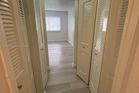 Copropriété à louer à Hollywood, Floride: 2 chambres, 82.13 m2 № 1971600 - photo 9