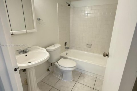 Copropriété à louer à Hollywood, Floride: 2 chambres, 82.13 m2 № 1971600 - photo 20