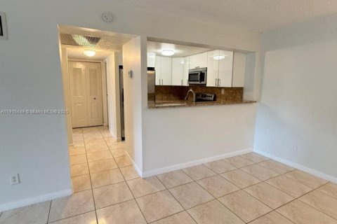 Copropriété à louer à Hollywood, Floride: 2 chambres, 82.13 m2 № 1971600 - photo 17