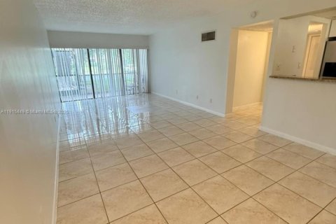 Copropriété à louer à Hollywood, Floride: 2 chambres, 82.13 m2 № 1971600 - photo 15