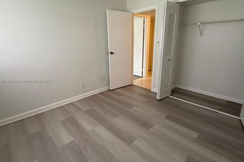 Copropriété à louer à Hollywood, Floride: 2 chambres, 82.13 m2 № 1971600 - photo 7