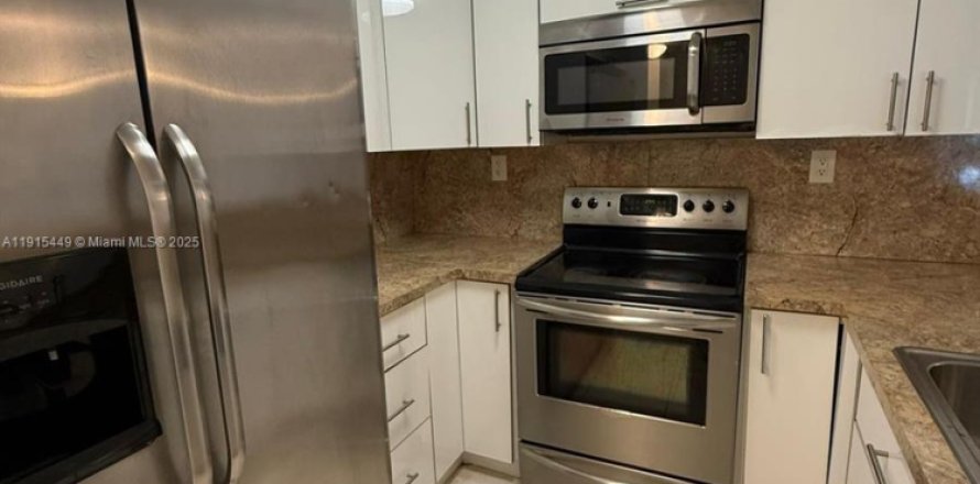 Condo à Hollywood, Floride, 2 chambres  № 1971600