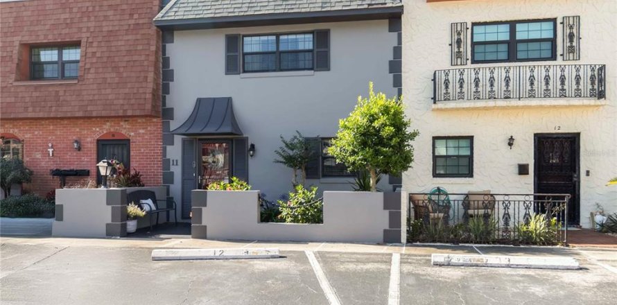 Condominio en Daytona Beach, Florida, 2 dormitorios  № 1745184