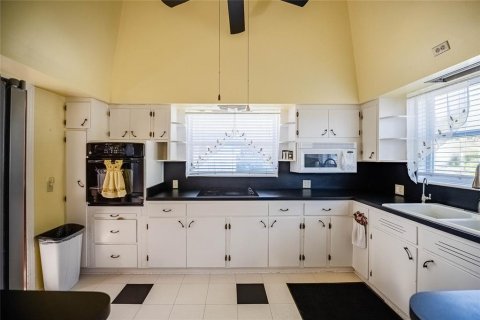 House in Lake Wales, Florida 3 bedrooms, 277.59 sq.m. № 2093562 - photo 7