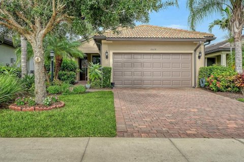 House in Bradenton, Florida 2 bedrooms, 136.57 sq.m. № 2419078